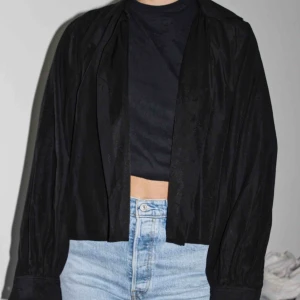  - En balloon-shirt från nakd, använd endast 2 ggr! Väldigt snygg passform! Köparen står för frakten🥰