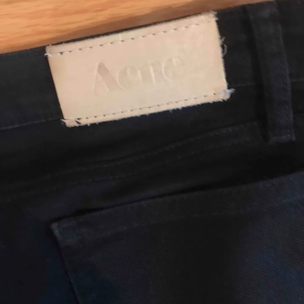 ACNE jeans i storlek 26 - S🖤. Jeans & Byxor.