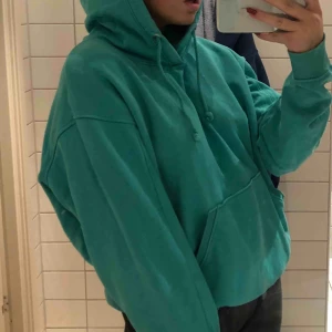  - Weekday hoodie, andvänd fåtal gånger. +frakt💖