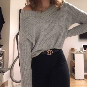  - Hollister grå stickad tröja  Knappt använd  Köparen står för frakt, kan mötas upp 🥰