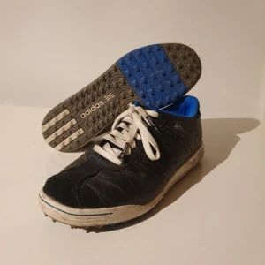  - Adidas Originals Golf Skor, stl 39