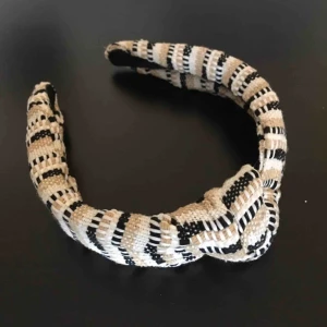  - Oanvänt diadem från Gina Tricot.