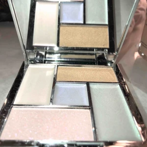  - Oanvänd Sleek highliter! 