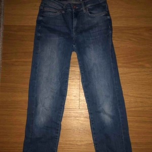  - Blåa jeans, raka hela vägen😊 skriv privat för mer bilder och passform