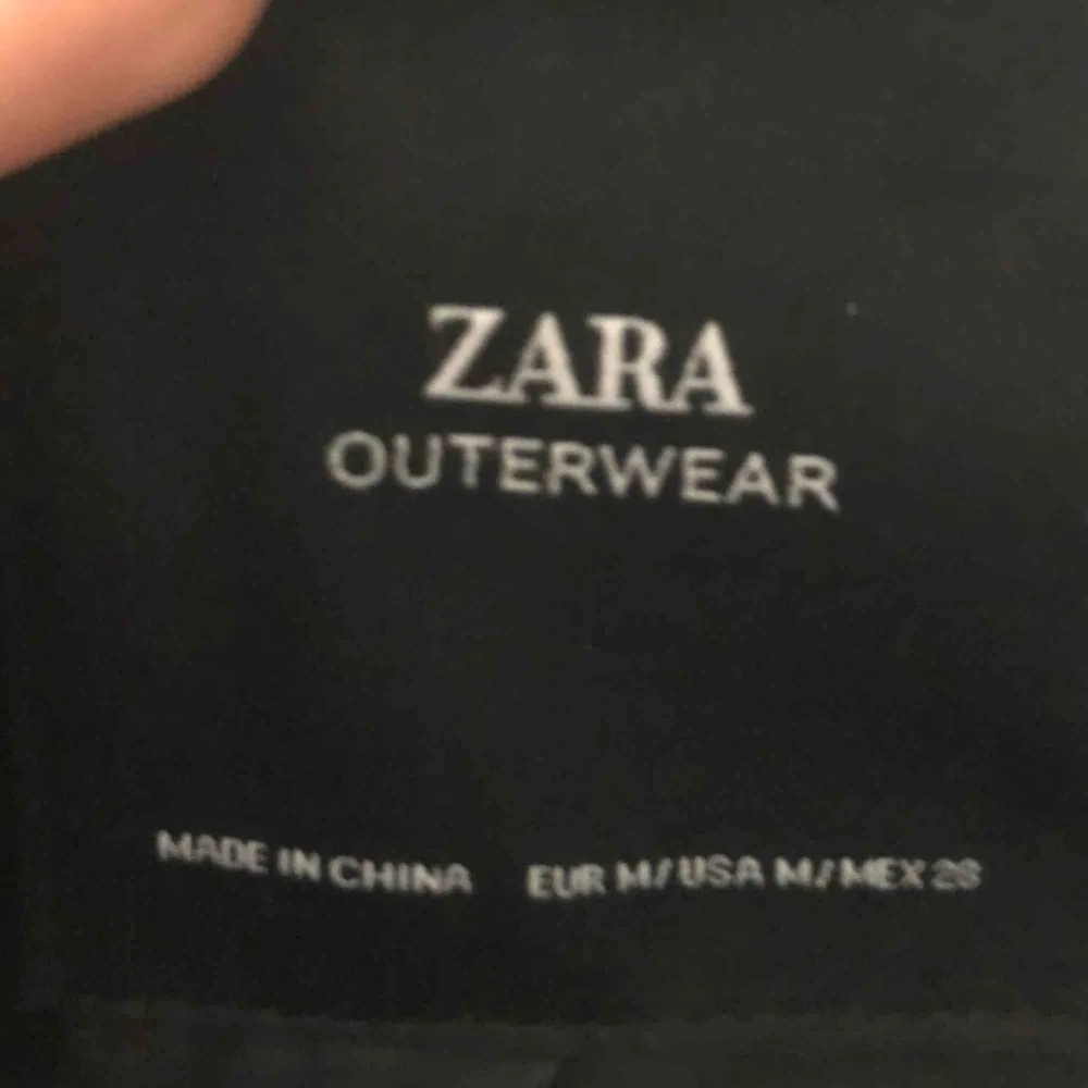 Superfin skinnjacka från Zara i toppskick! Köparen står för frakt😊. Jackor.