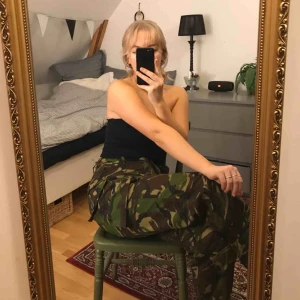  - Skitsnygga militärbyxor från beyond retro, säljer pga att jag tyvärr använder för sällan! Frakt tillkommer