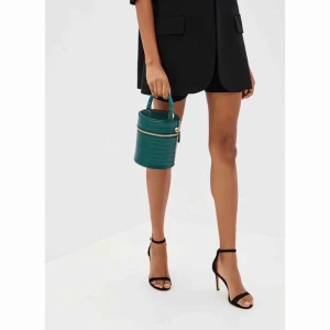  - Världens snyggaste väska från topshop! Helt ny & oanvänd! Prislappen finns kvar.. axelrem tillkommer