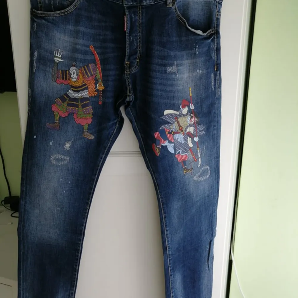 Dsquared2 men Jeans slim fit, new with label,             100% authentic, size IT48 (W31), write me for more info 😊. Delivery to USA, Canada and Australia No return. Jeans & Byxor.
