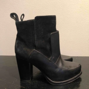  - Äkta skinnboots från & other Stories!