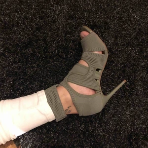  - Helt nya aldrig använda klackar från zara. Har testat och dem är super sköna men andlig hittat tillfälle att använda dem! 