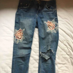  - Momjeans från zara med blommor🥰