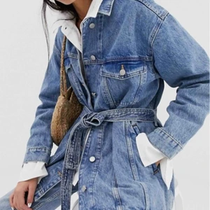  - Jättefin jeansjacka från weekday! Oversize i modellen så man lätt får plats med en mysig stickadtröja!