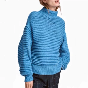  - Härlig blå chunky stickad tröja från h&m, köpt förra året! 10% ull så supermjuk och skön! 🔥frakt tillkommer