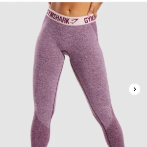  - Gymshark flex leggings i stl S och färgen DARK RUBY MARL/BLUSH NUDE. Nästan helt oanvända och originalpris är 550:-. Skickas mot fraktkostnad eller möts upp i Göteborg 