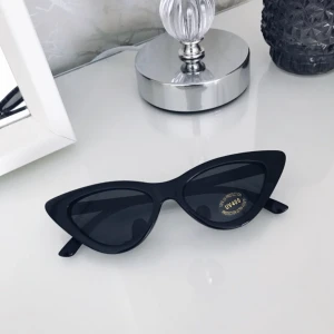  - Solglasögon från Ur & Penn. Helt nya, aldrig använda. Betalning med swish