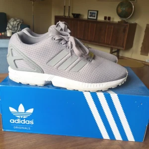  - Säljer mina adidas ZX Flux! Endast använda fåtal gånger så i mycket bra skick