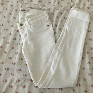  - Vita jeans , använd fåtal gånger . 
