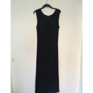  - Mjuk bomullsklänning från Indiska, väldigt lik på fram- och baksida