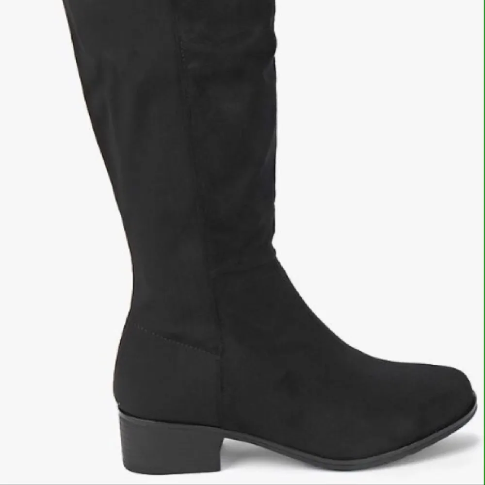 Oanvända svarta over knee boots.  Storlek: 36 ~ ganska tighta och små i storlek. Skor.