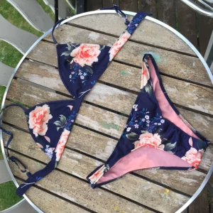  - Säljer min bikini använd någon gång. Passar bäst på S men funkar även på XS och M. 