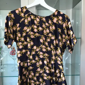  - Blus från Lindex. Stl 34