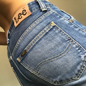  - Riktigt snygga Lee bootcut, använda, kolla bild 3. Inget som syns något märkvärdigt enligt migz