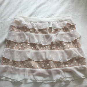  - Volang kjol från Forever 21, endast använd 1 gång