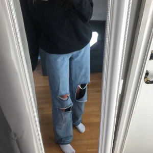 Skit snygga Jeans  - Säljer dessa långa jeans från boohoo. Är 1,75 cm lång och har storlek 36💕