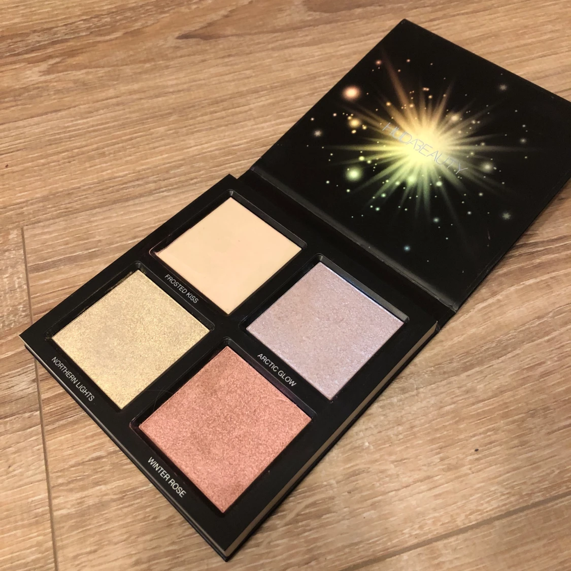 Huda Beauty highlighter winter palett - 90