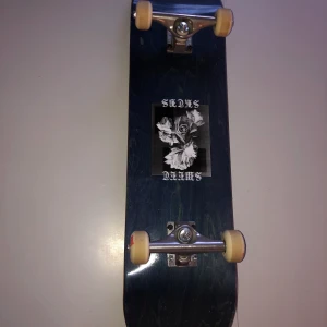 Skateboard sweet sktbs - PRIS KAN DISKUTERAS, Bra skick, nästan nytt, använt ett par enstaka gånger. 83cm längd 20 cm bredd ungefär 