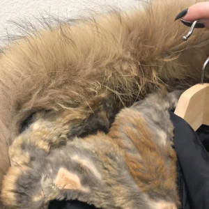 Parajumper jacka Xs - Hej jag vill sälja min parajumper xs för 2000kr har haft den i ett år och den har en liten repa som knappt syns därför säljer jag den för mycket lägre pris, endast seriösa säljare 🤎