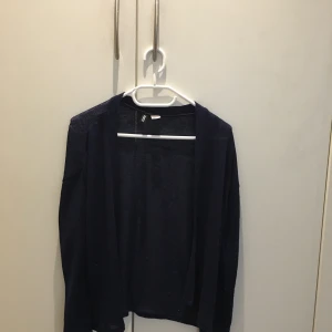 Kofta  -  En jättefin mörkblå kofta