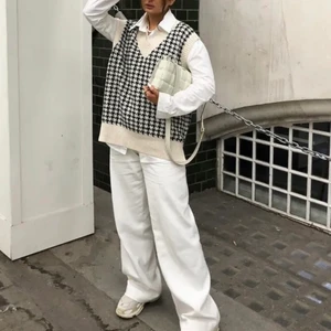 väst  - Zara liknande  väst som är heelt slutsåld, aldrig använd då den inte är min stil. 