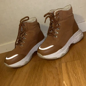 Vinterskor - Supersnygga Roots skor helt oanvända då dem inte passade mig, nypris 1100😽 du själv står för frakt 📦 