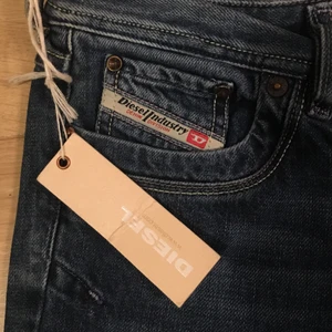 Diesel jeans  - Skitsnygga oanvända Diesel jeans med flare stl W27 L32, bud i kommentarerna från 600kr, köparen betalar frakt