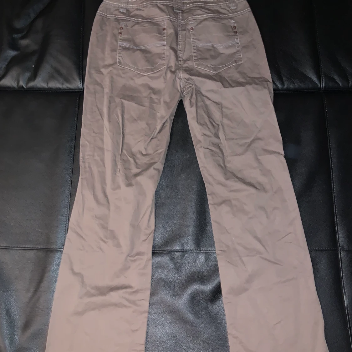 Ljusbruna byxor - 90