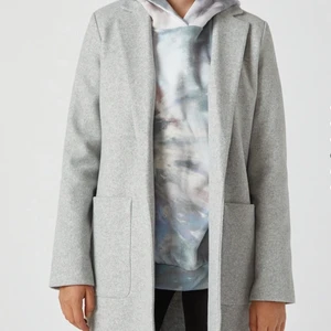 Kappa storlek S - 100% Polyester, Oanvänd, perfekt skick, säljer eftersom att jag fick den i present men passar inte min stil. 