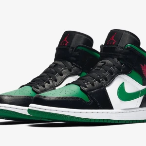 Air Jordans 1 (43) - Säljer mina Air Jordan 1s (Pine Green, storlek 43) Köpte för några månader sedan. Kvitto och orginalbox ingår. Budgivning. Köparen står för frakt / möts upp i Göteborg.  Fler bilder på dom finns vid begäran.
