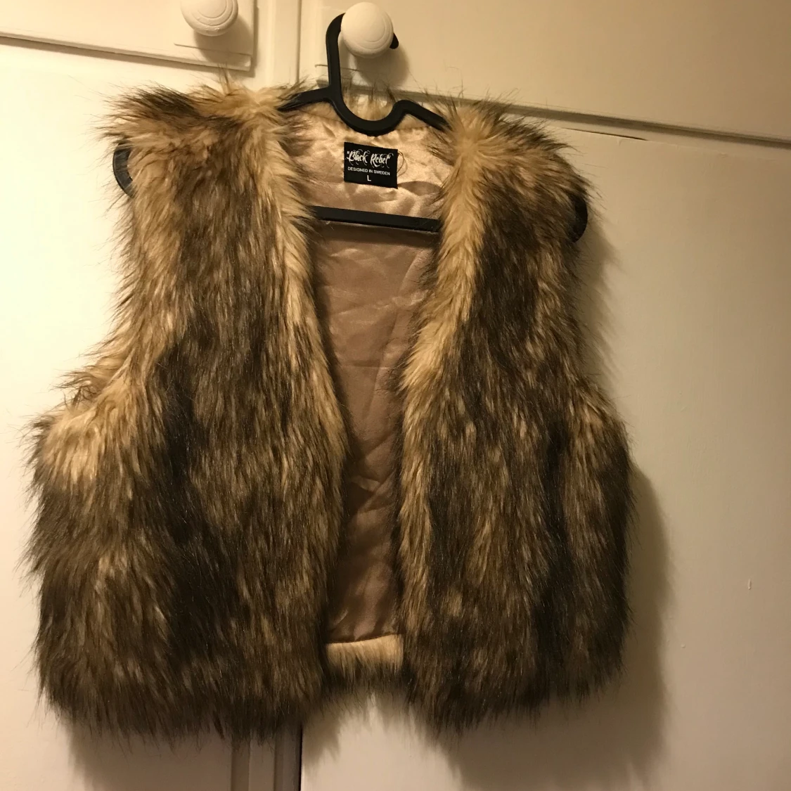 Fint skick på pälsvästen  - 91