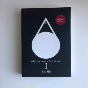  - Poesi bok, köpt i England, går vad jag vet inte att köpa i Sverige eller beställa, läst en gång men i bra skick📚