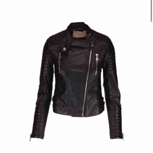  - Jättefin skinnjacka från Chelsea använd typ en vår/sommar. Nypris 599kr