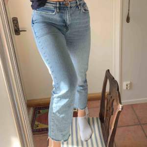 Jeans som jag köpte på ASOS från River island. Använda 2 gånger, nyskick. Storlek 36-S. Jag är 176 cm lång 🥰 Nypris runt 500-600kr