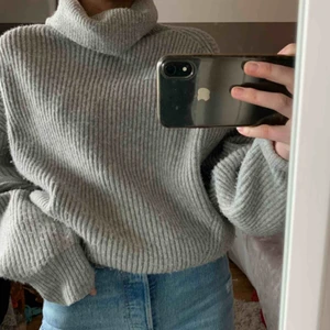  - Grå stickad tröja!! 100kr+frakt 💞