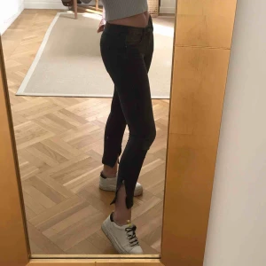  - Popular gray pants from H&M with a zipper at the bottom. The jeans are skinny and low waisted. They’ve been worn but are in good condition, I’m selling bc they are too small for me now:( For reference I’m about 176cm! 