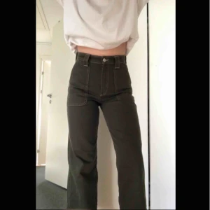  - Säljer dessa superfina jeans pågrund av att jag inte använder de als mycket. Endast använda några få gånger men dom e i super bra skicka. Nypris 400
