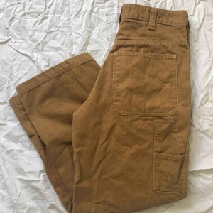  - Säljer dessa cargojeans från dockers köpta från Sellpy då de är för korta för mig som är 175 cm💖frakten ligger på 79 kr🦋