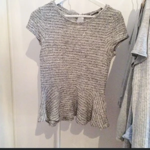  - Fin topp med glitter. Passar även en medium. Köparen står för frakten. 