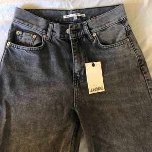 - helt nya byxor ifrån Junkyard helt oanvända! kan mötas upp i malmö annars tillkommer frakt🥰