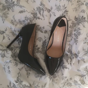 Fina klassiska klackar - Aldrig använda. Frakt tillkommer