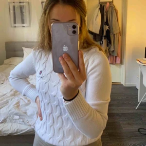  - Tröja från Bondelid som är använd endast en gång. Nypris ca 600kr. Köparen står för eventuell frakt.